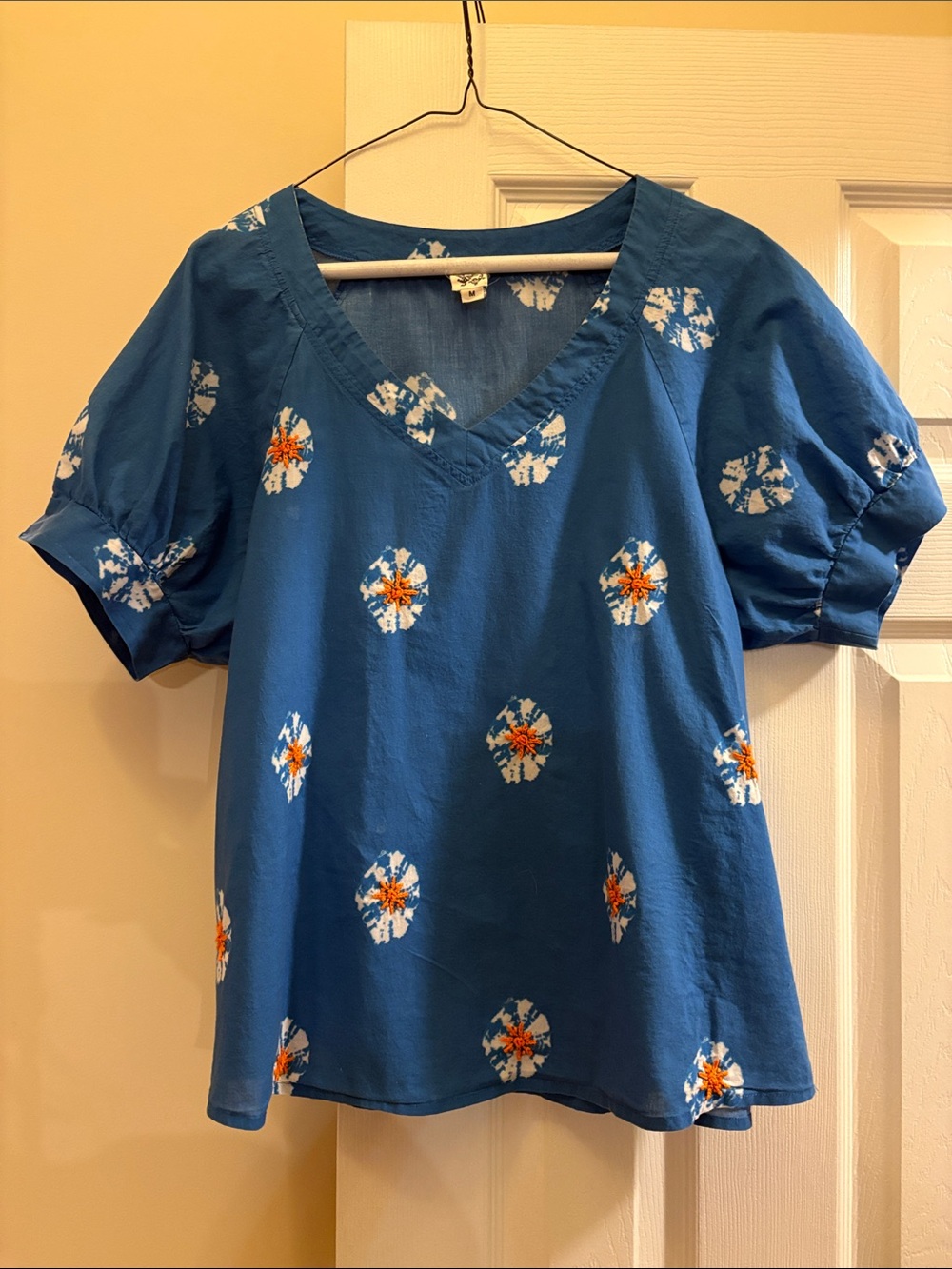 ivy jane blouse cotton Blue Floral Tie-Dye V-Neck Puff Sleeve embroidery EUC med